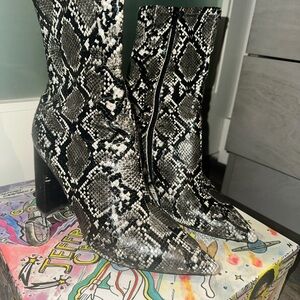 Jeffrey Campbell Women’s Siren-3 Snakeskin Boot